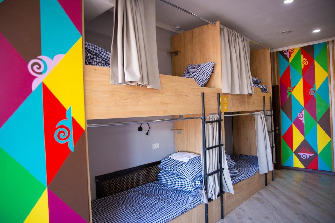 People Hostel ビシュケク エクステリア 写真