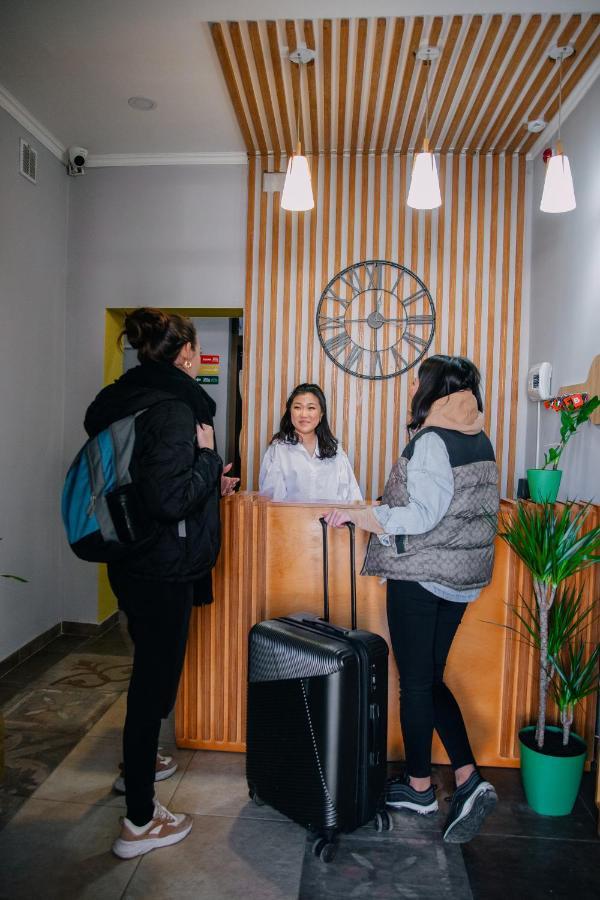 People Hostel ビシュケク エクステリア 写真