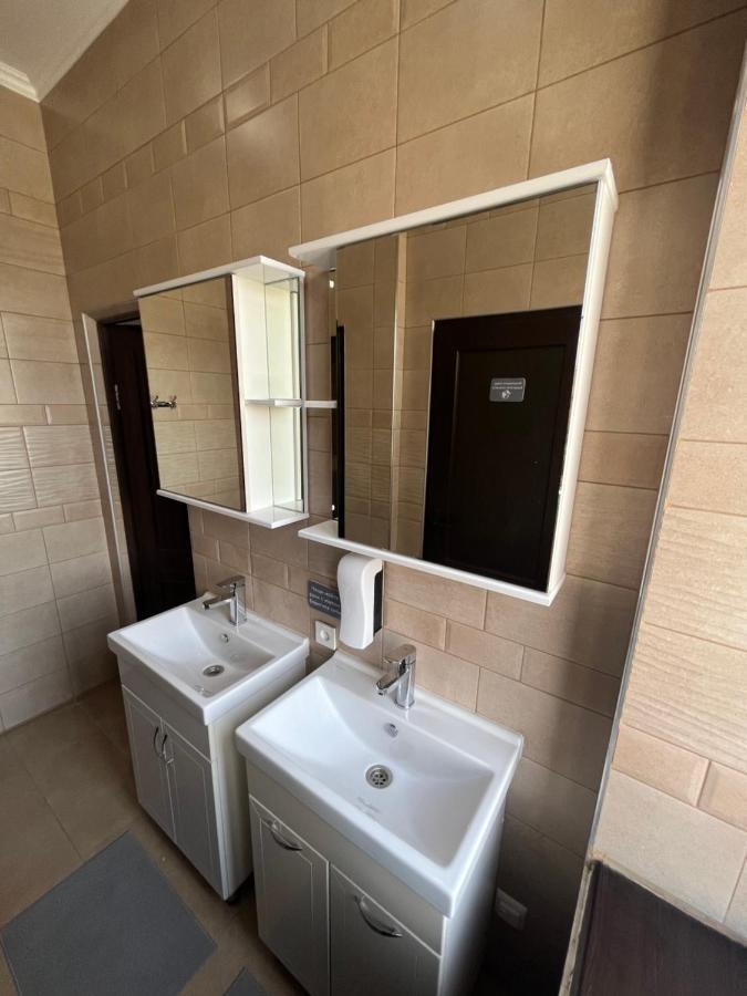 People Hostel ビシュケク エクステリア 写真