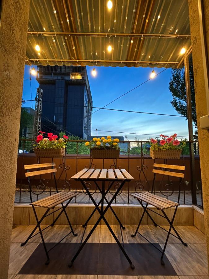 People Hostel ビシュケク エクステリア 写真