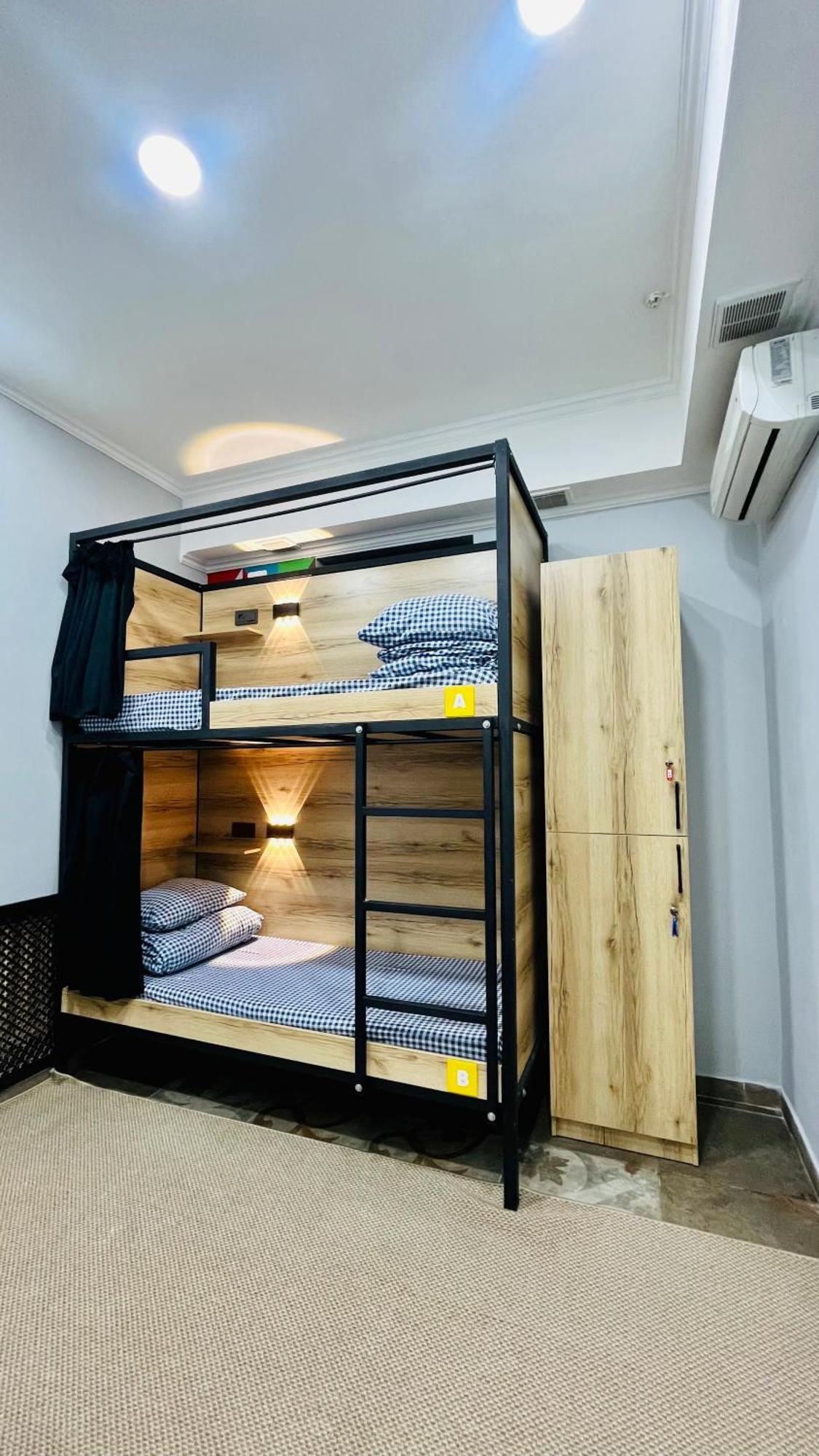 People Hostel ビシュケク エクステリア 写真